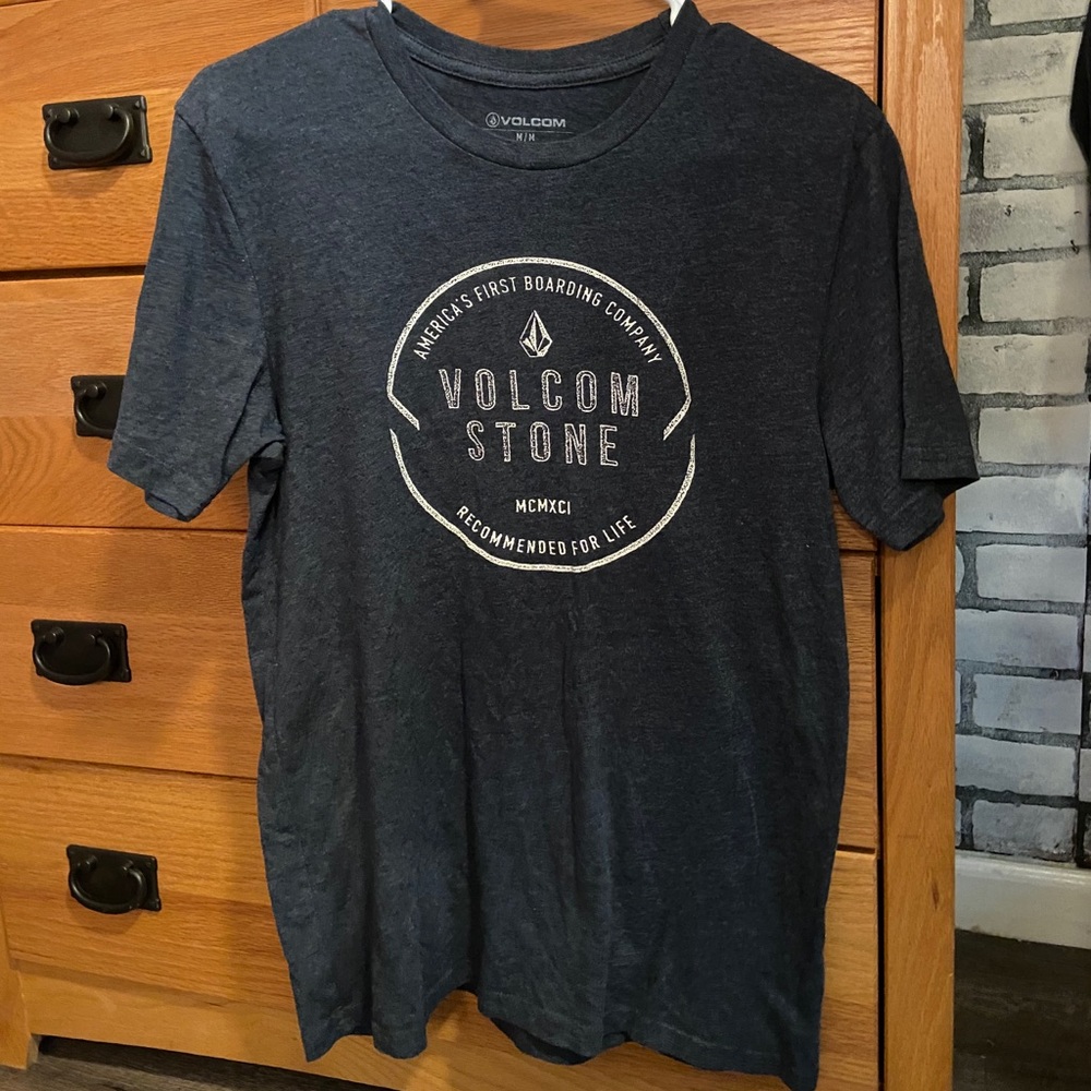 Men’s volcom T-shirt